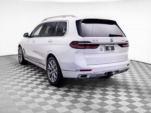 Used 2025 BMW X7 xDrive40i w/ Premium Package AWD/4WD image 3