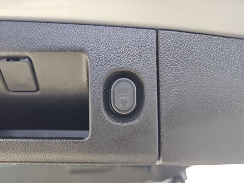 Used 2019 Chevrolet Suburban LT image 18