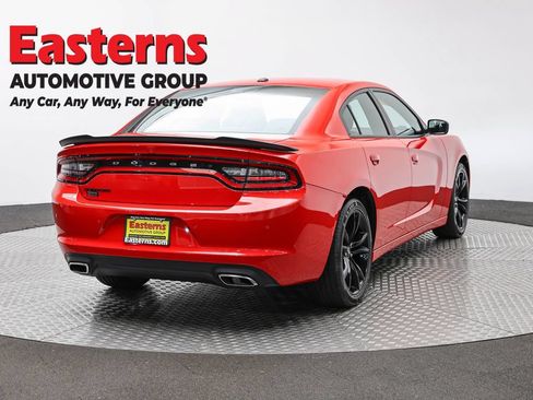 Used 2018 Dodge Charger SXT w/ Blacktop Package RWD image 5
