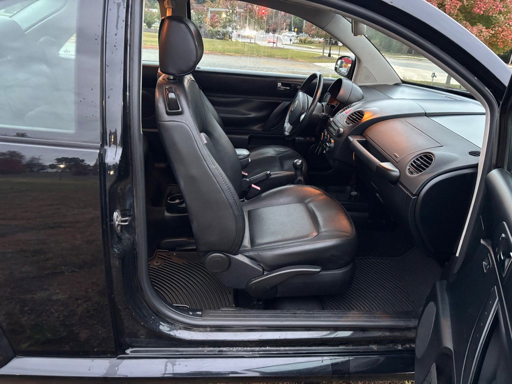 Used 2009 Volkswagen Beetle S FWD image 13