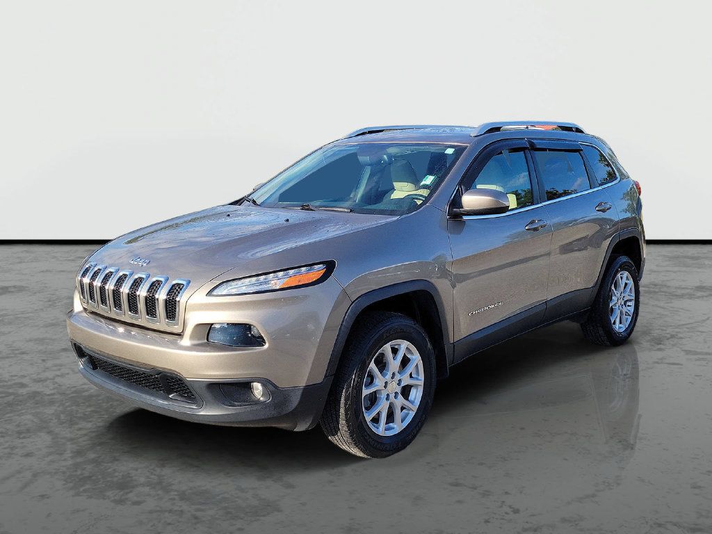 Used 2017 Jeep Cherokee Latitude w/ Comfort/Convenience Group AWD/4WD image 5