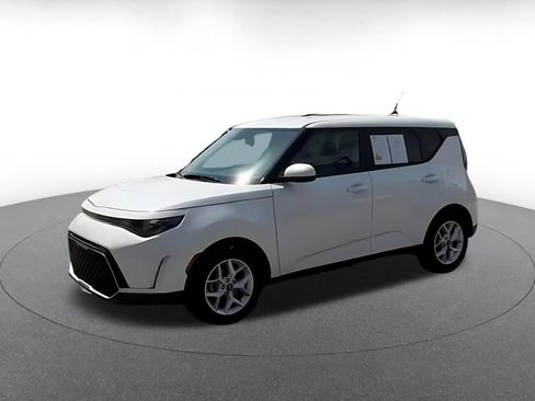 Used 2025 Kia Soul LX w/ LX Technology Package FWD image 7