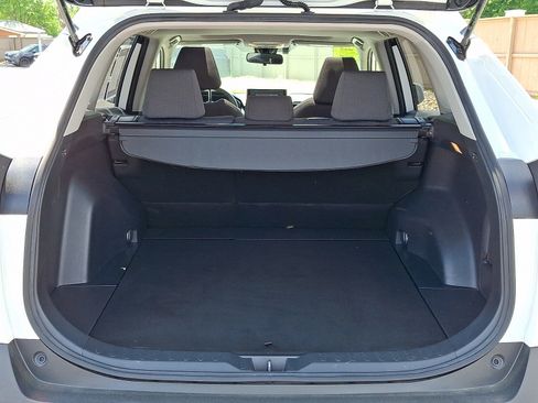 Used 2019 Toyota RAV4 XLE w/ Carpet Mat Package AWD/4WD image 29