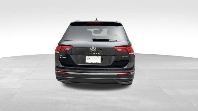 Used 2024 Volkswagen Tiguan SE AWD/4WD image 3