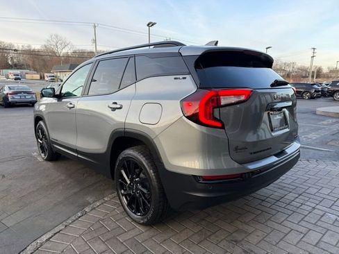 Used 2023 GMC Terrain SLE image 8