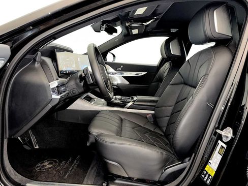 Used 2023 BMW 760i xDrive AWD/4WD image 9