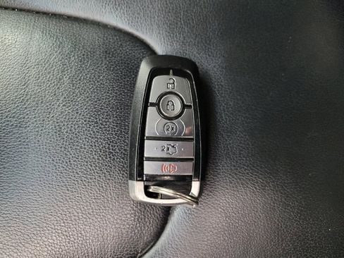 Used 2019 Ford Edge Titanium w/ Cold Weather Package image 32