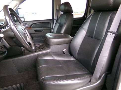 Used 2011 GMC Sierra 3500 SLT w/ SLT Convenience Package AWD/4WD image 10