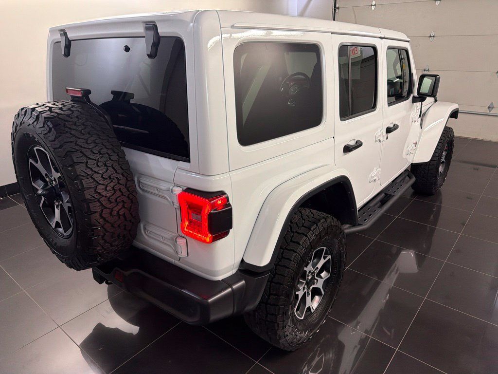 Used 2022 Jeep Wrangler Unlimited Rubicon w/ LED Lighting Group AWD/4WD image 6