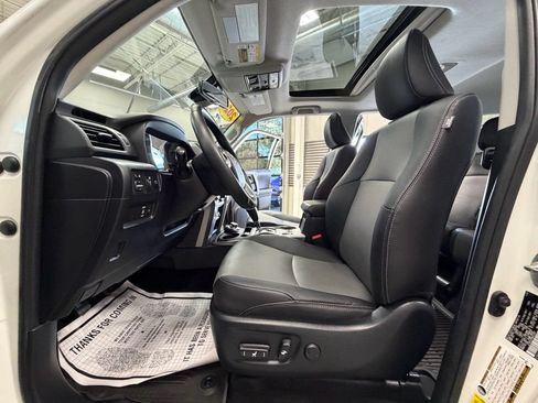 Used 2022 Toyota 4Runner SR5 Premium w/ Moonroof Package AWD/4WD image 65