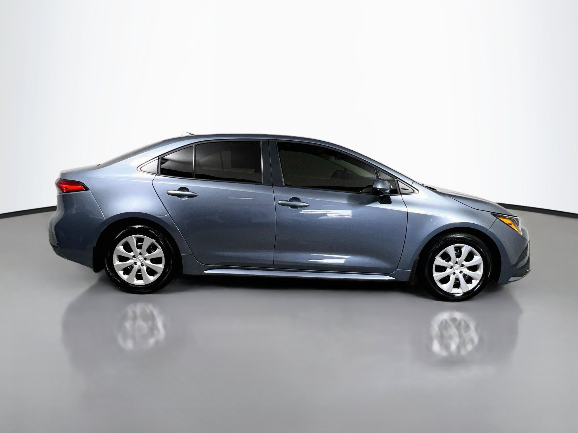 Used 2026 Toyota Corolla LE FWD image 3