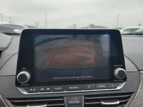 Used 2025 Nissan Altima 2.5 SV FWD image 25