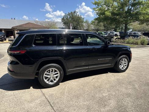Used 2022 Jeep Grand Cherokee L Laredo w/ Luxury Tech Group I RWD image 8