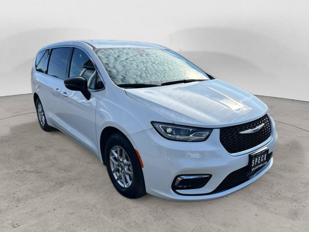 Used 2025 Chrysler Pacifica Select FWD image 7