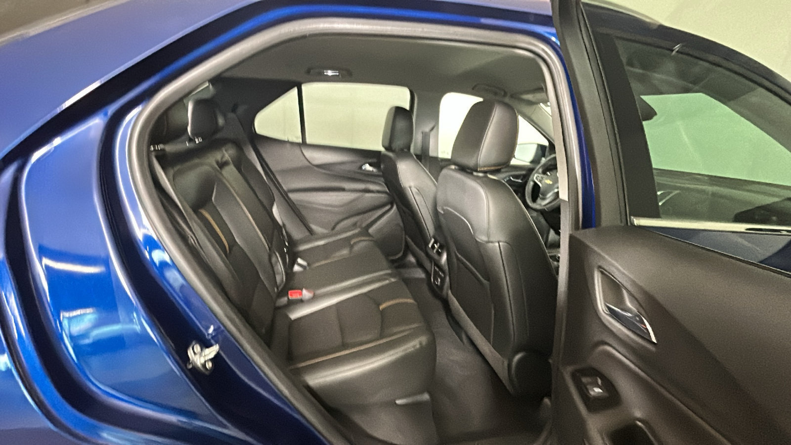 Used 2022 Chevrolet Equinox Premier AWD/4WD image 35