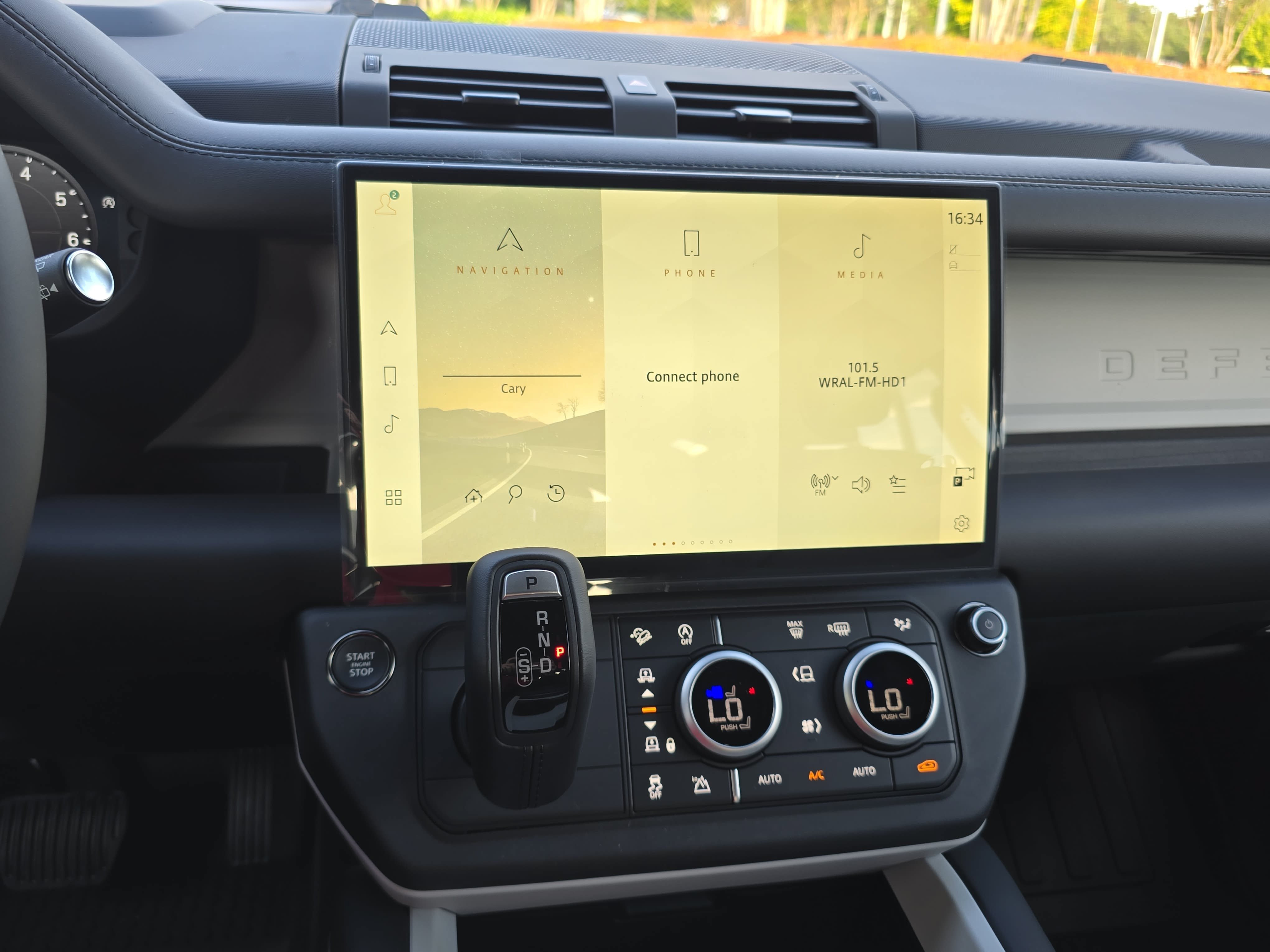 New 2026 Land Rover Defender 110 X-Dynamic SE AWD/4WD image 19