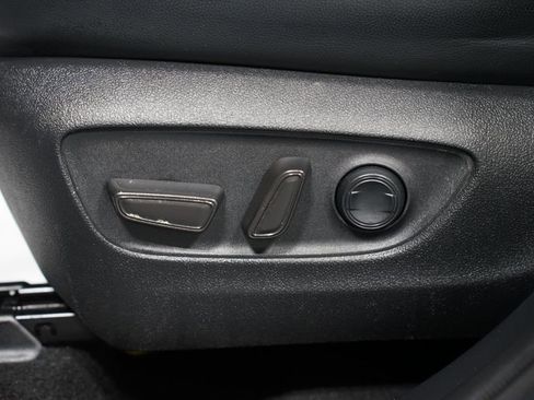 Used 2022 Toyota Highlander XLE image 33