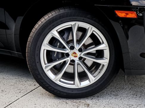 Used 2026 Porsche Macan w/ Premium Package Plus AWD/4WD image 13