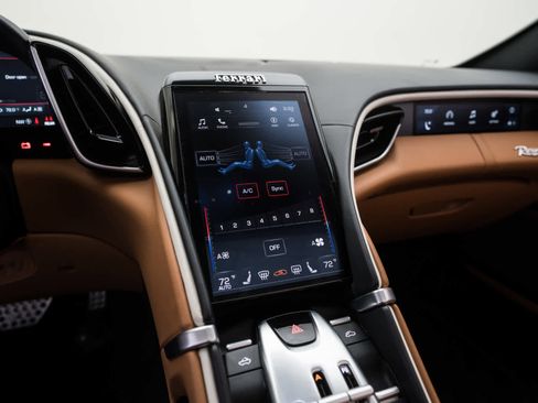 Used 2024 Ferrari Roma Spider image 23