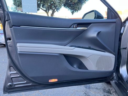 Certified 2018 Toyota Camry LE image 39
