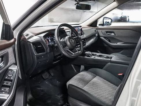 Used 2021 Nissan Rogue SV image 17