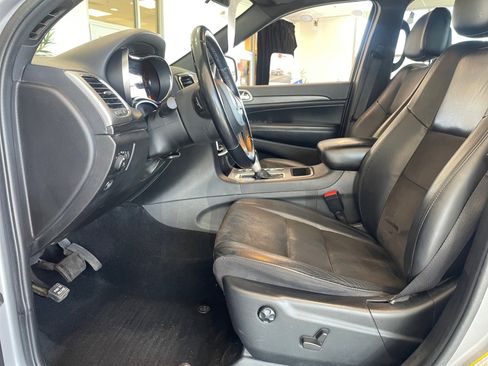 Used 2021 Jeep Grand Cherokee Laredo X image 14