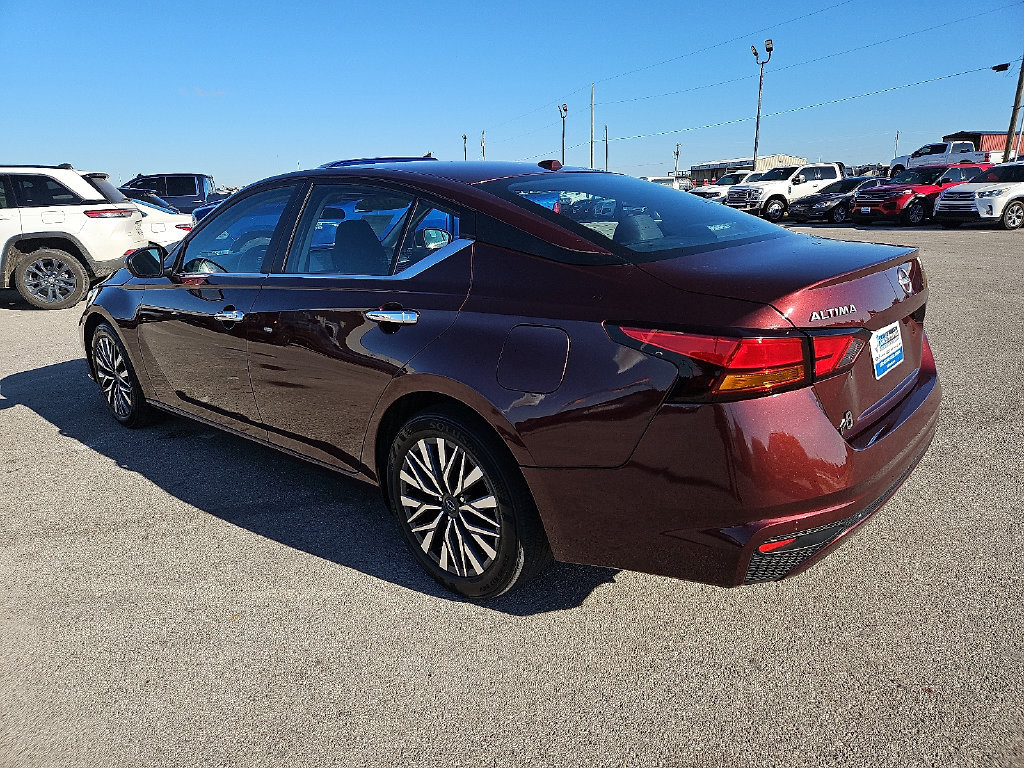 Used 2025 Nissan Altima 2.5 SV FWD image 4