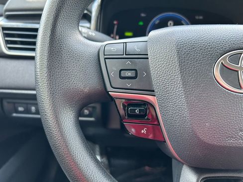 Used 2025 Toyota Camry LE image 18