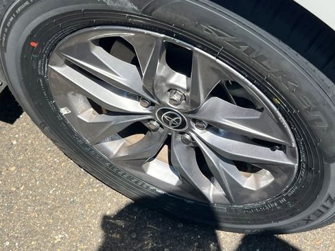Certified 2022 Toyota Sienna XLE w/ XLE Plus Package FWD image 22