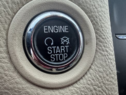 Used 2015 Ford Taurus Limited FWD image 23