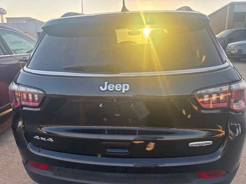 Used 2017 Jeep Compass Latitude w/ Popular Equipment Group AWD/4WD image 5