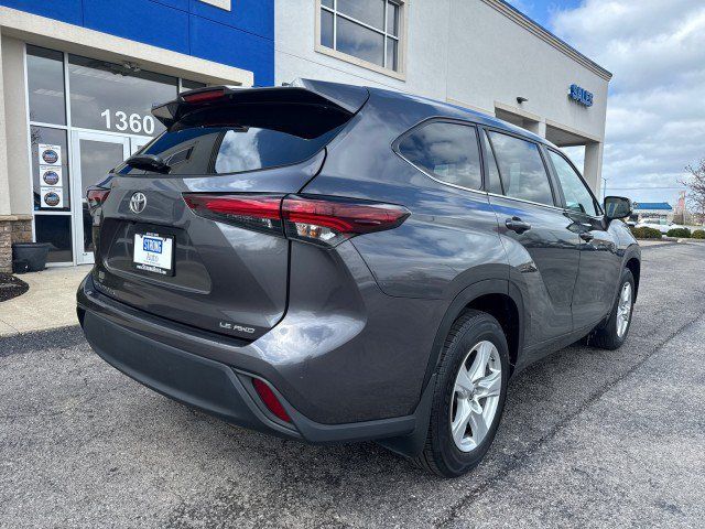 Used 2024 Toyota Highlander LE AWD/4WD image 17