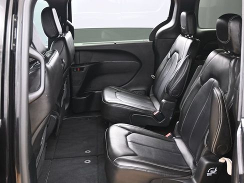 Used 2025 Chrysler Pacifica Select FWD image 26
