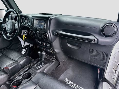 Used 2012 Jeep Wrangler Unlimited Sahara AWD/4WD image 28