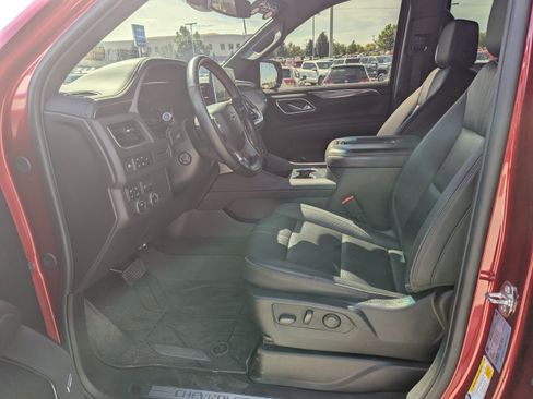 Used 2024 Chevrolet Suburban RST w/ Luxury Package AWD/4WD image 12