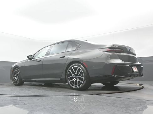 Used 2023 BMW i7 xDrive60 AWD/4WD image 31