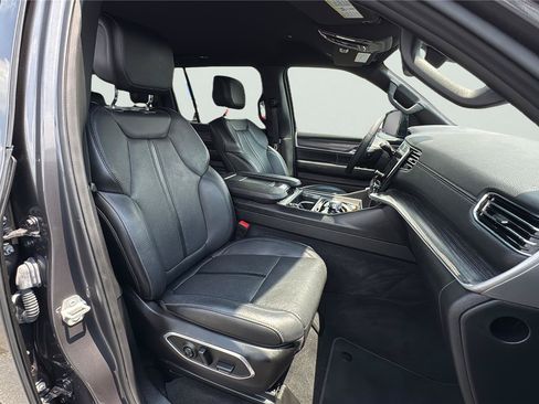 Certified 2024 Jeep Wagoneer L Series II w/ Flexible Seating Group AWD/4WD image 21