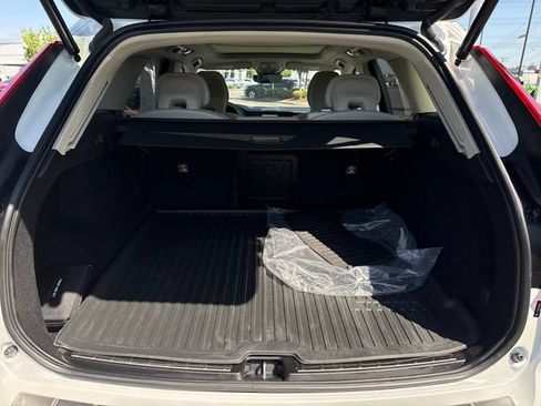 Used 2023 Volvo XC60 B5 Plus w/ Climate Package AWD/4WD image 12