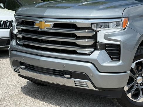 Used 2026 Chevrolet Silverado 1500 High Country w/ Technology Package AWD/4WD image 3