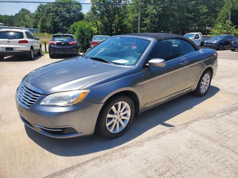 Used 2012 Chrysler 200 Touring FWD image 10