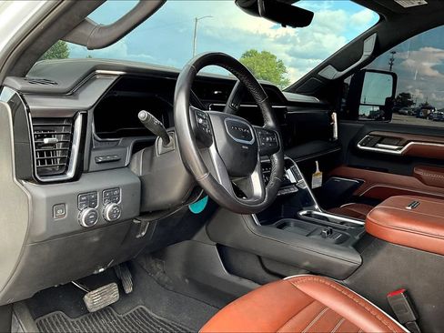 Used 2024 GMC Sierra 2500 Denali Ultimate AWD/4WD image 12