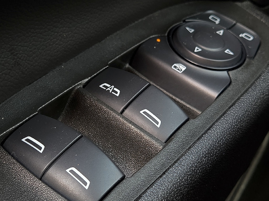 Used 2024 Chevrolet Equinox LT AWD/4WD image 17