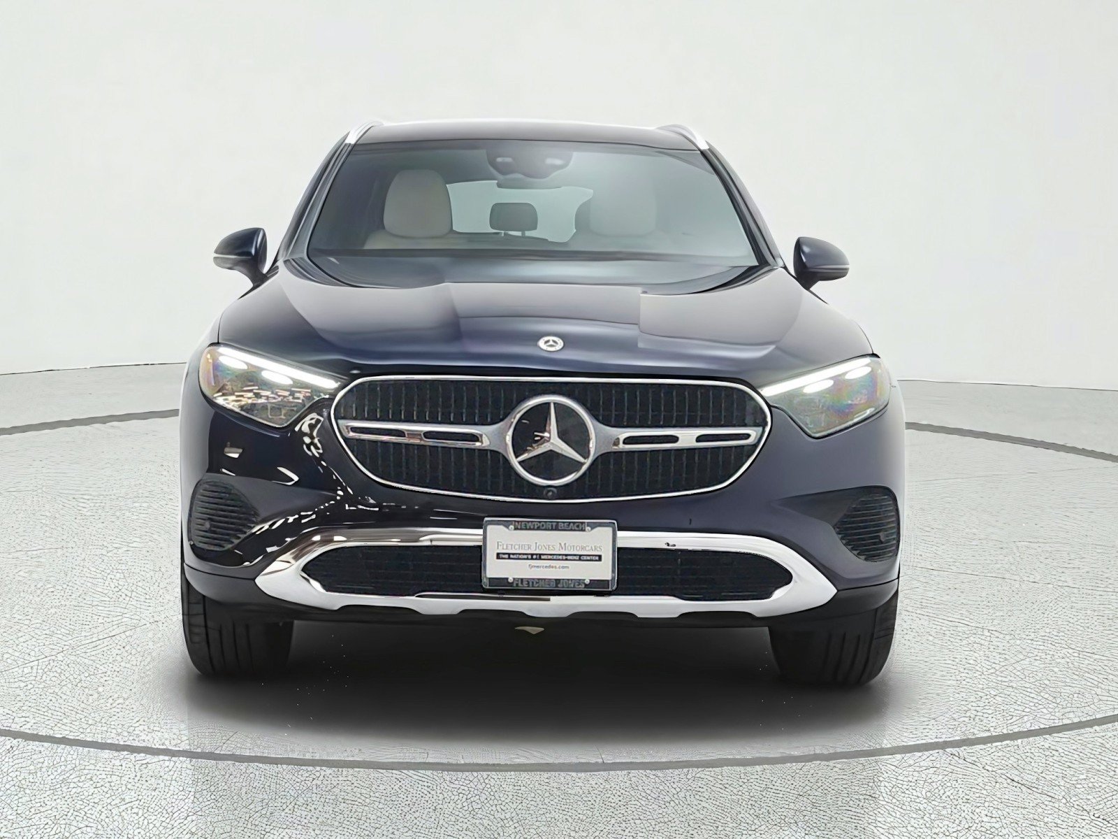 Used 2024 Mercedes-Benz GLC 300 4MATIC image 2