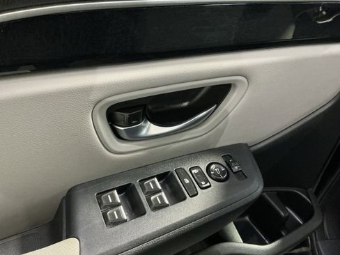 Used 2023 Honda Pilot LX image 16