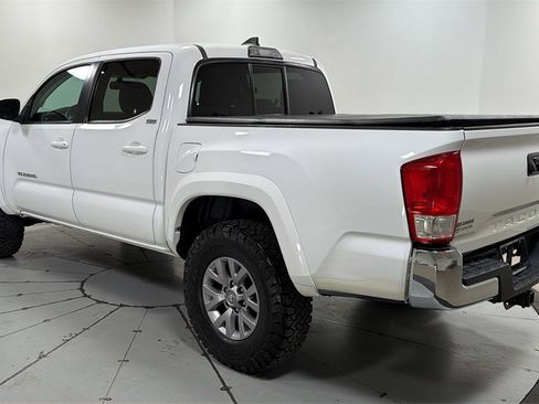 Used 2017 Toyota Tacoma SR5 image 7
