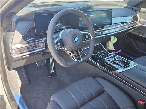 Used 2026 BMW i7 eDrive50 w/ M Sport Package RWD image 3