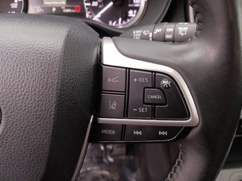 Used 2024 Toyota Highlander LE image 17