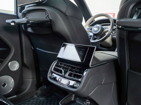 Used 2023 Bentley Bentayga Extended Wheelbase image 60