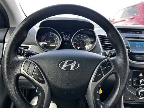 Used 2014 Hyundai Elantra SE w/ Option Group 02 FWD image 17