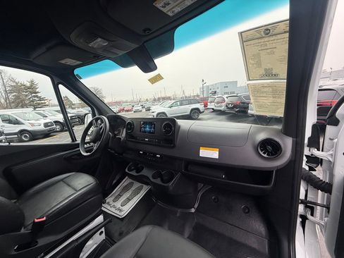 Used 2024 Mercedes-Benz Sprinter 2500 w/ Acoustic Package image 18